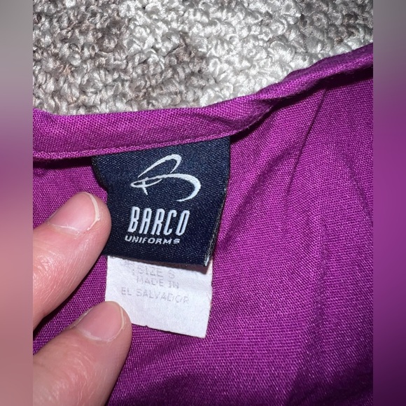 ⭐️Barco Uniforms, purple long sleeve scrub top, size Small. Great condition⭐️ - Picture 4 of 14